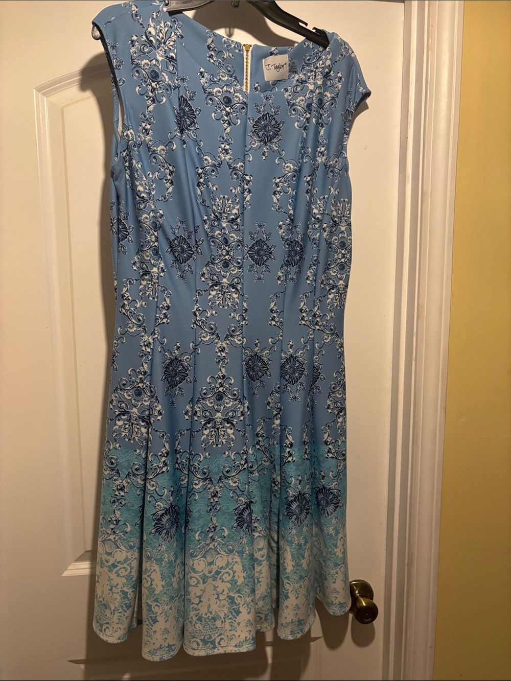 T Tahari Blue Printed Sleeveless Midi Dress